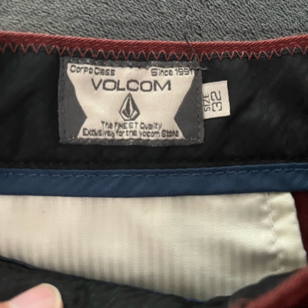 Volcom Shorts - Picture 2 of 4